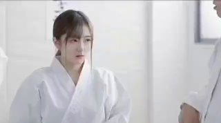 女人在床被男人狂躁骚骚的妻子